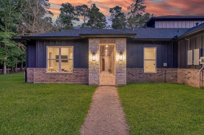 Building Photo - 15937 Stagecoach Rd