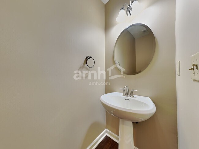 Building Photo - 6527 Sussex Dr