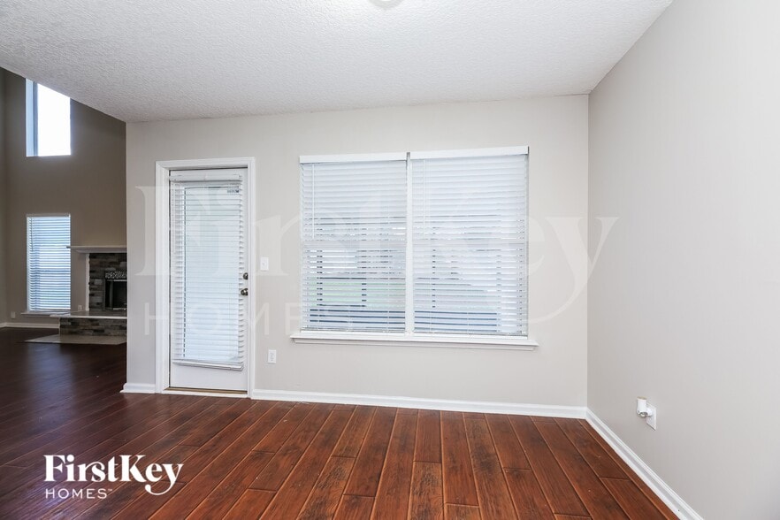 Building Photo - 2921 Ravine Hill Dr