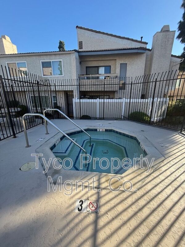 Building Photo - 1720 Melrose Ave