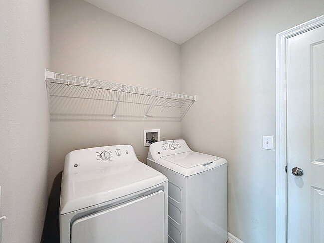 Building Photo - 7517 Samuel Ivy Dr