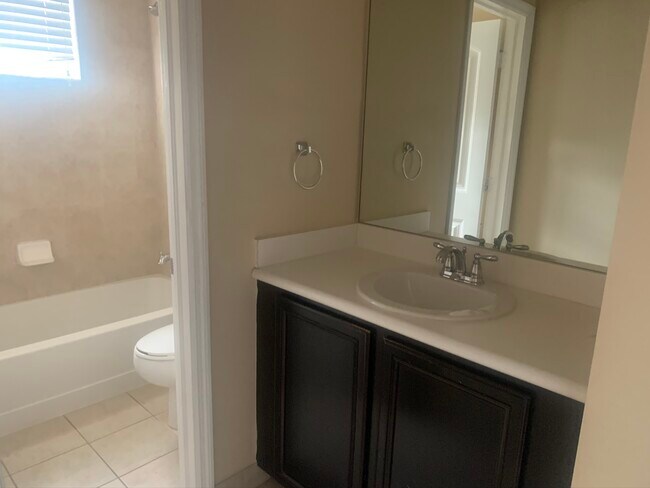 Building Photo - 3532 NW 29th Ct