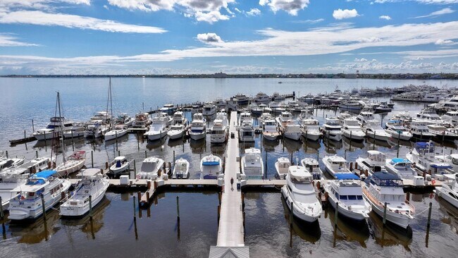 Building Photo - 975 NW Flagler Ave