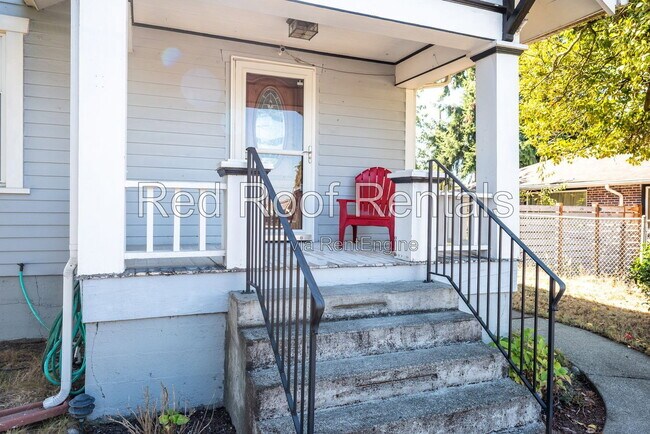 Building Photo - 702 S 51st St