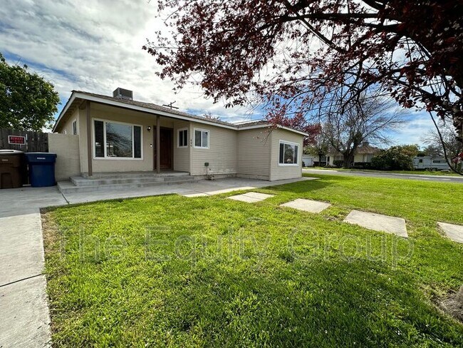 Building Photo - 600 N Dickran Dr