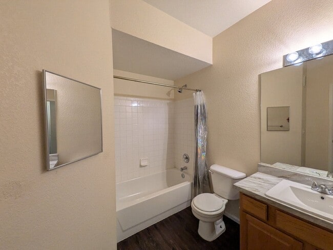Building Photo - 911 S Zeno Way
