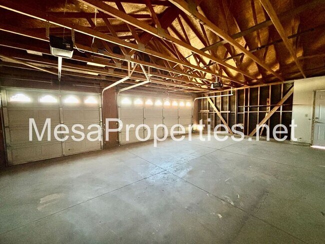 Building Photo - 14390 Hillsborough Dr