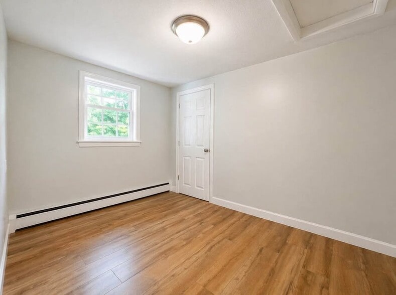 Building Photo - 10 Land of Nod