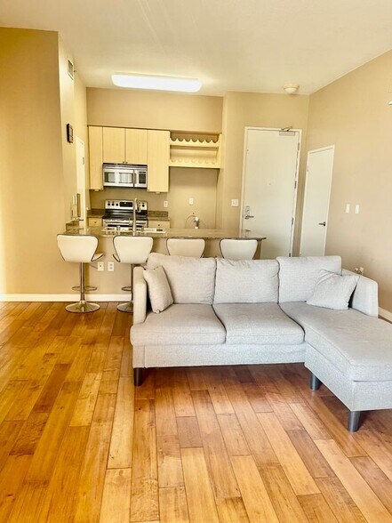 Building Photo - 388 E Ocean Blvd