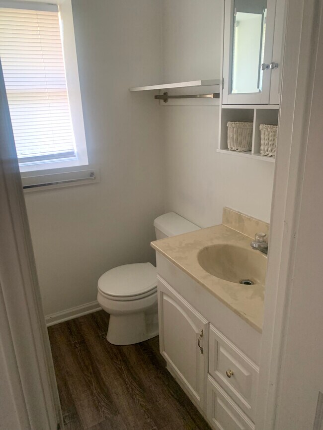 Building Photo - 1205 Pershing Rd