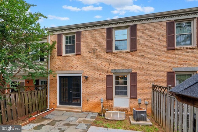 Building Photo - 16 Cornerwood Ct