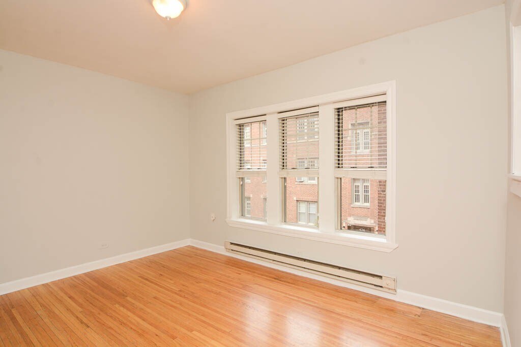 Building Photo - 714 W Barry Ave