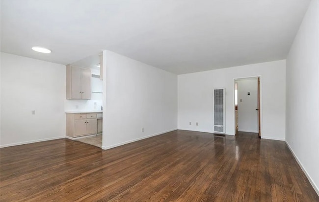 Building Photo - 1015 E Ocean Blvd