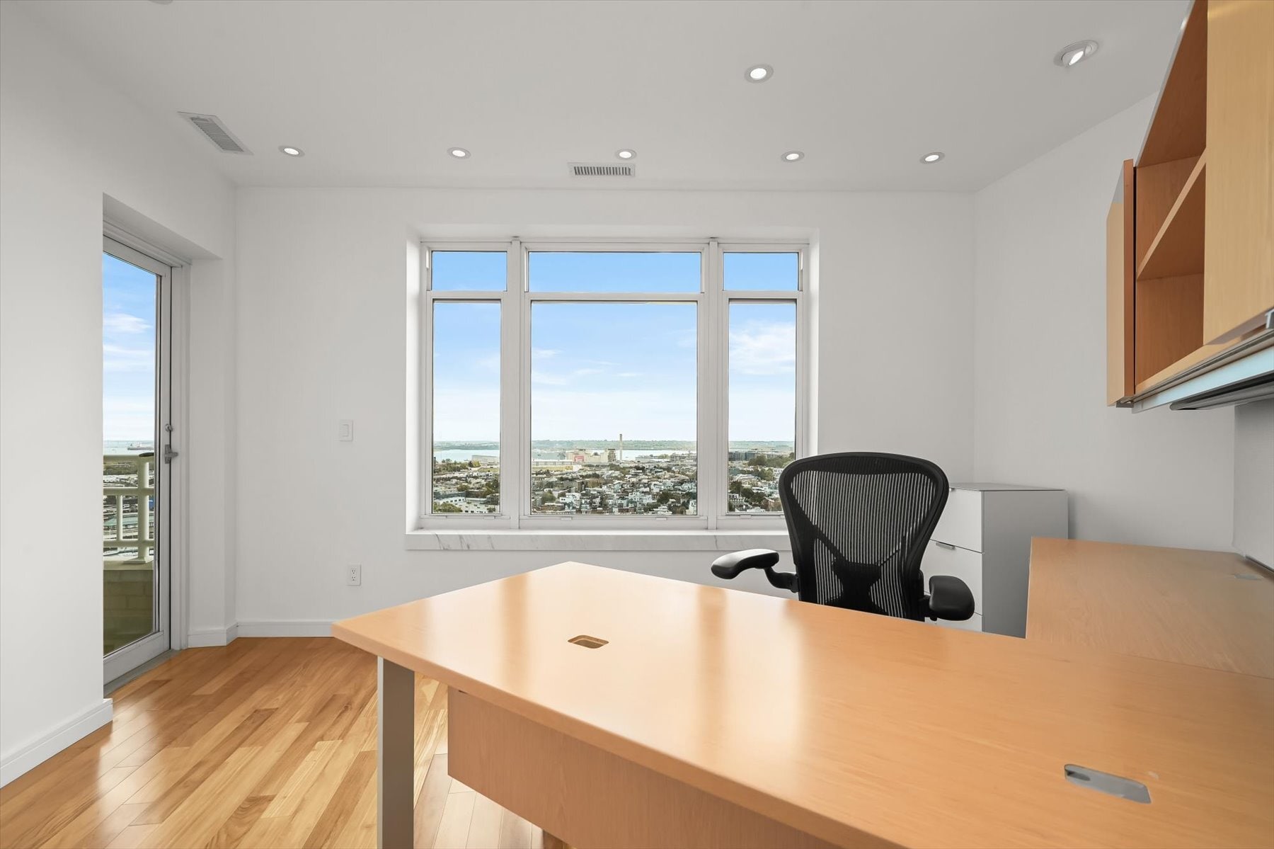 Building Photo - 100 Harborview Dr