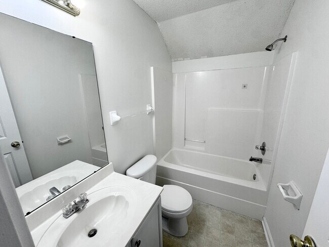 Building Photo - 11230 Cashmere Wood Dr