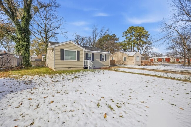 Building Photo - 723 Woodfin Rd