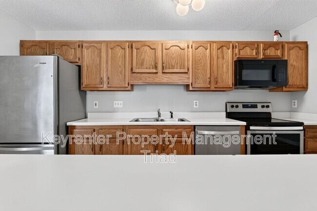 Building Photo - 3701-377D Cotswold Terrace