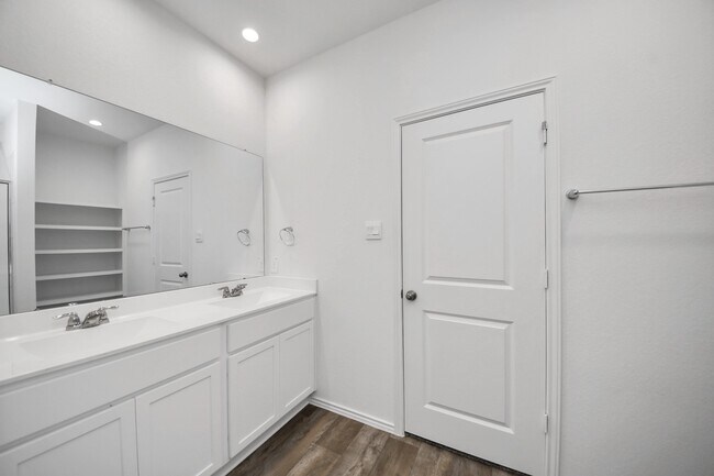 Building Photo - 31303 Heddington Ln