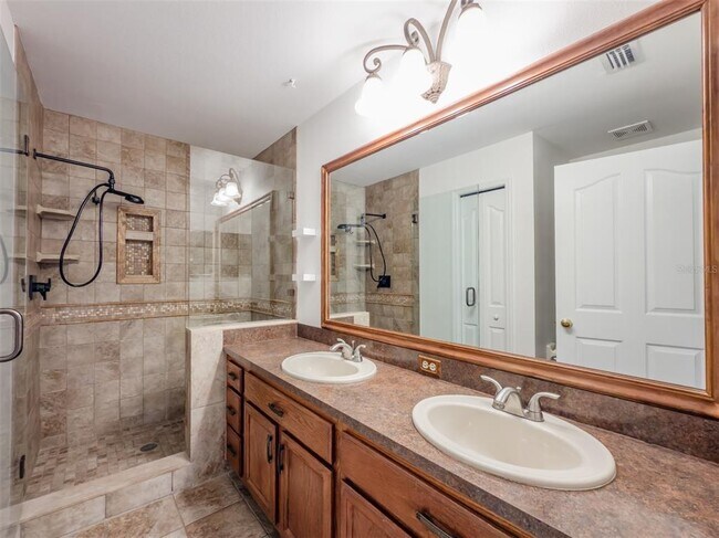 Building Photo - 14717 Redcliff Dr