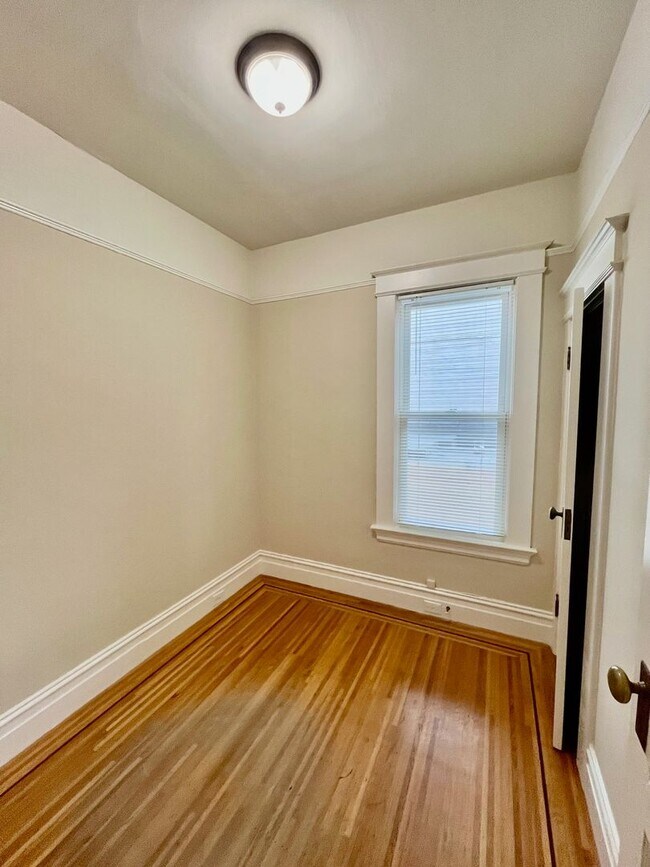 Building Photo - PM0314