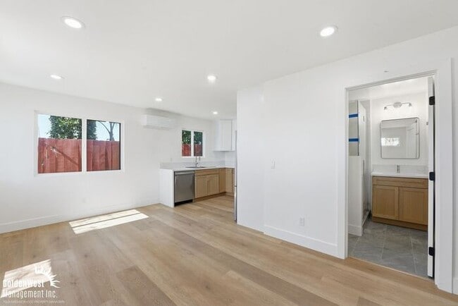 Building Photo - Beautiful New Build 2Bdm 1 Ba Downstairs Apartment in Clairemont Mesa! - MI Special