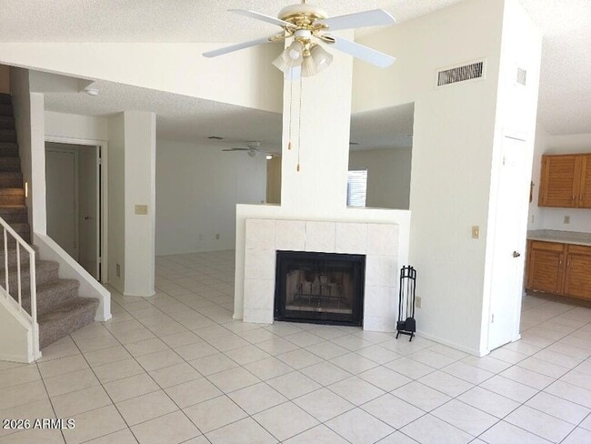 Building Photo - 3034 E Villa Maria Dr