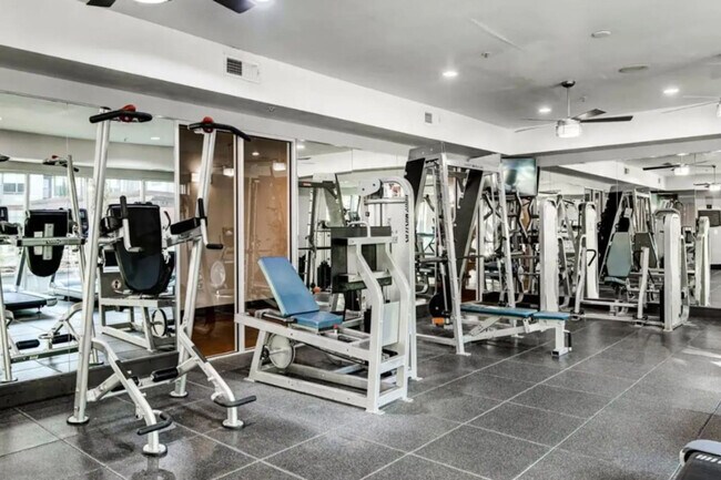 Building Photo - 2922 Elm St