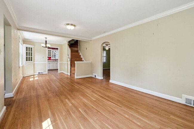 Building Photo - Spacious 4BR Cape Cod in Prime Bethesda Location - AVAILABLE NOW!