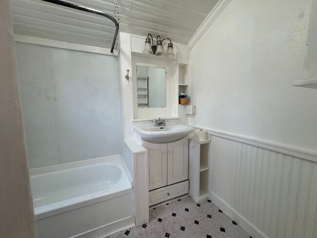 Building Photo - 1BR/1BA 740 sq.ft. SHORT TERM RENTAL in Old Bisbee, AZ