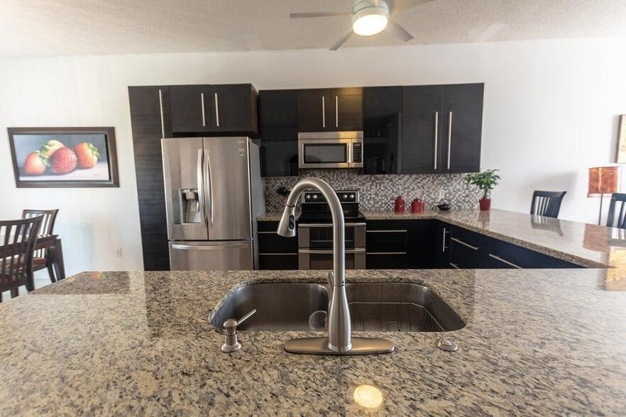 Primary Photo - 608 Lake Wellington Dr