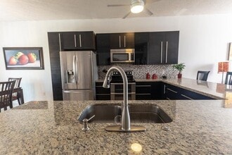 Building Photo - 608 Lake Wellington Dr