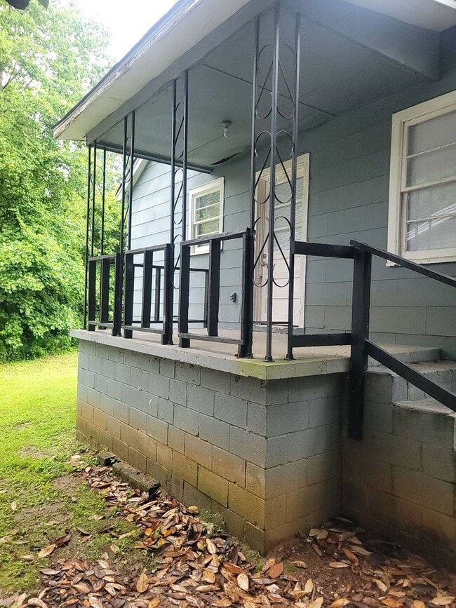 Building Photo - 231 Elder St