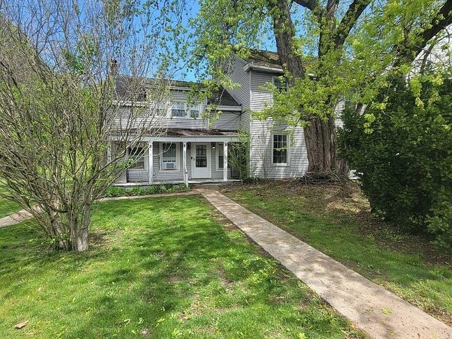 Building Photo - 29 Quaker Hill Rd