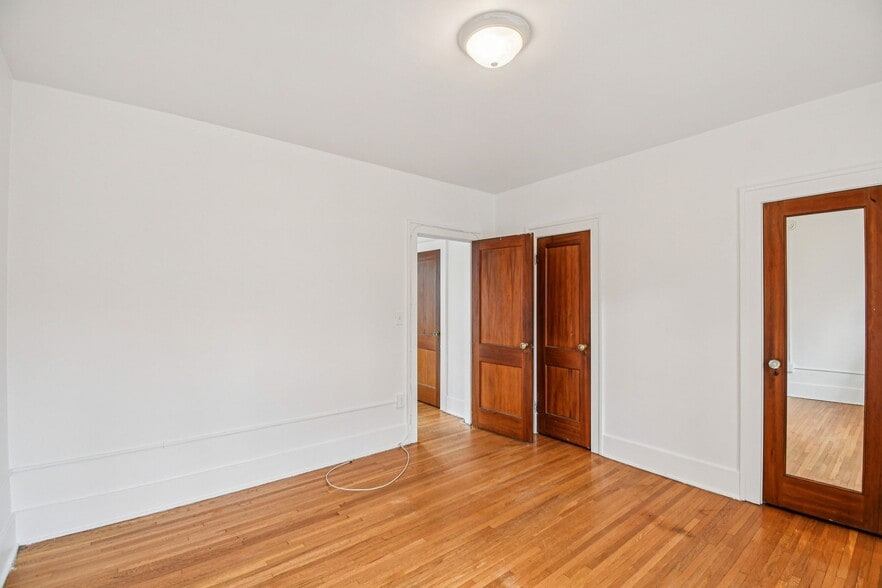 Living Area - Monroe Ave Apartments