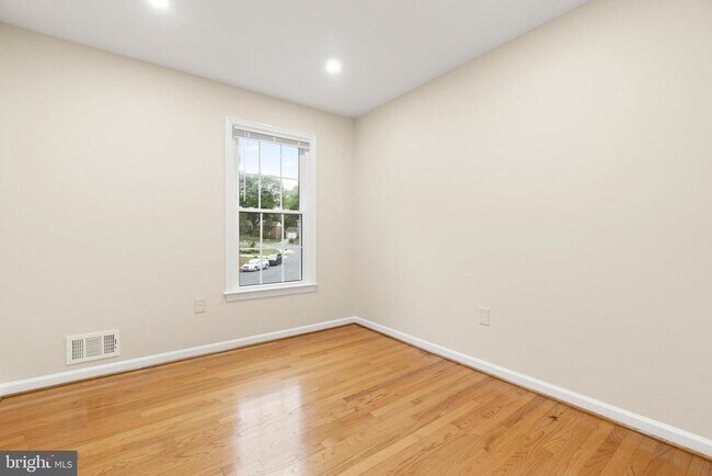 Building Photo - 1830 Clifdale Ct