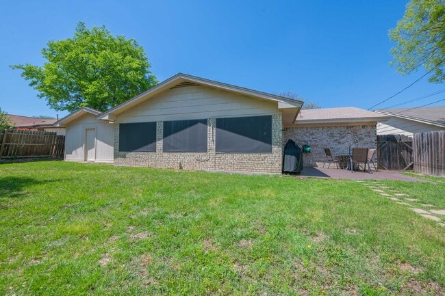Building Photo - 303 Manning Dr