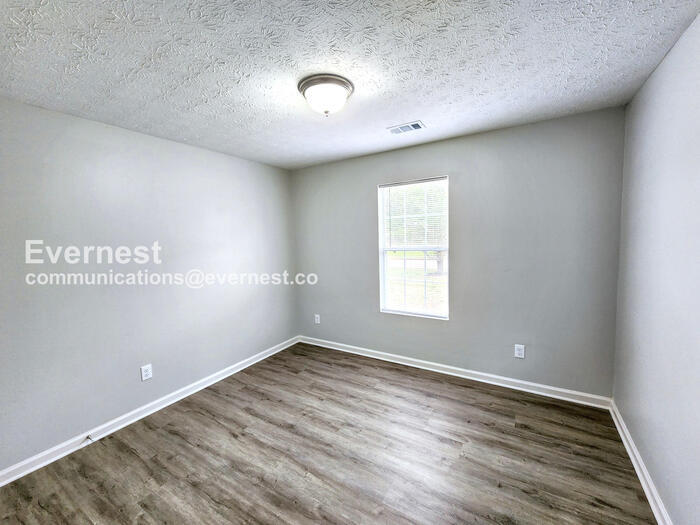 Building Photo - 707 Cloverdale Dr