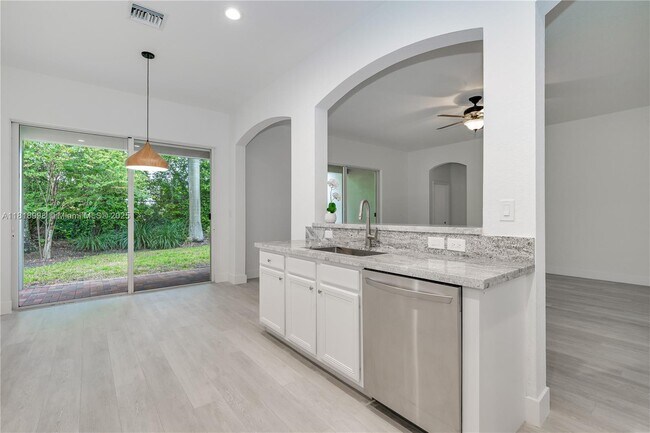 Building Photo - 4413 W Whitewater Ave