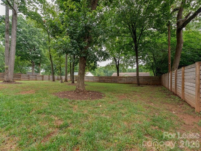 Building Photo - 5646 Oak Dr