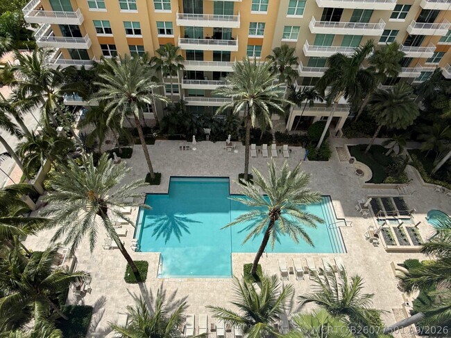 Building Photo - 700 E Boynton Beach Blvd
