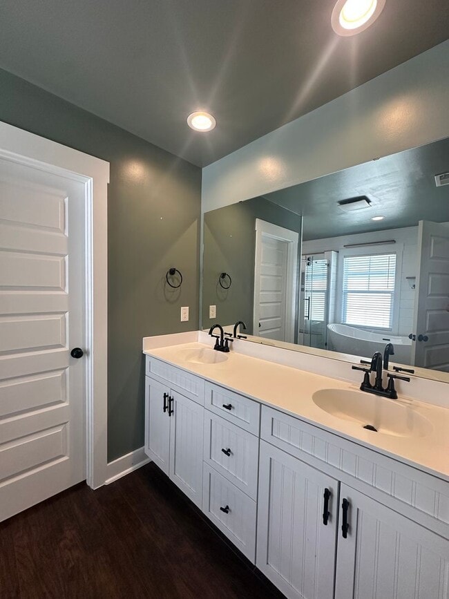 Building Photo - 238 E Ivybridge Dr