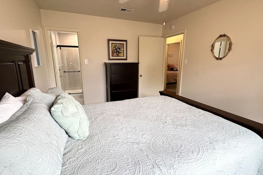 Building Photo - 3906 Sioux Cir