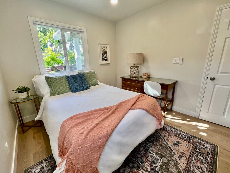 The front bedroom has a double bed (Casper) and a large desk, and garden views. - 2824 S Orange Dr
