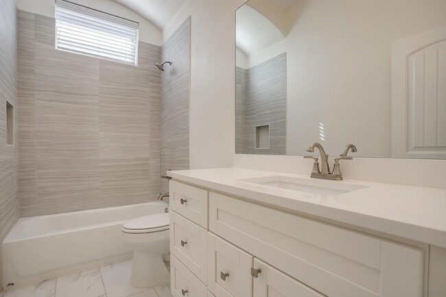 Building Photo - Amazing 5 Bed, 3 Bath New Build- Beautiful...