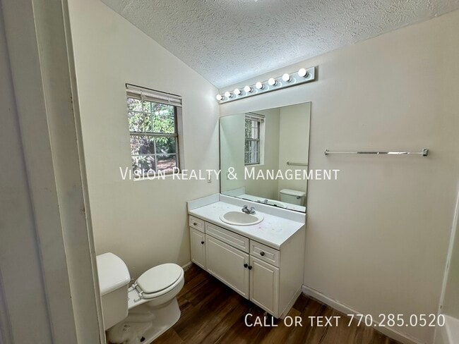 Building Photo - 909 Troup St