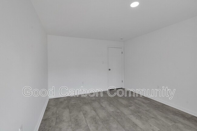 Building Photo - 209 Summer St