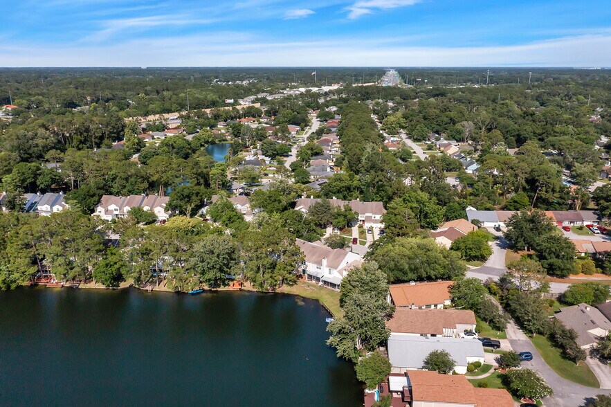 Building Photo - 11330 Lake Mandarin Cir E