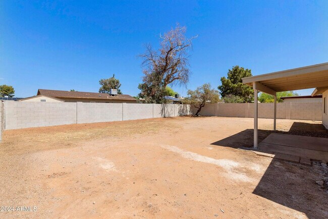 Building Photo - 3316 E Helena Dr