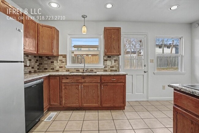 Building Photo - 3802 S Allegheny Ave