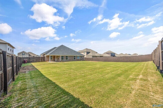 Building Photo - 17050 Stonegate Dr